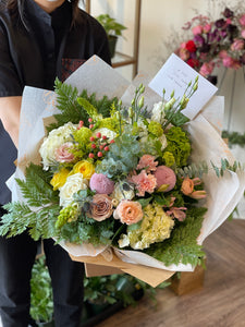 Hand-tied Bouquet Deluxe