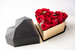 Duchessa - Rose arrangement in modern heart box